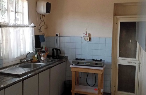 Mushin Cabin | A 2-minute drive from the SPAR market.nFriendly and calm environment