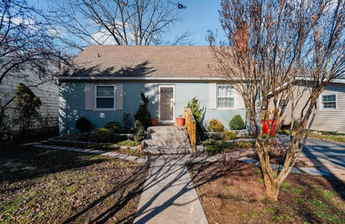 Bolivar House | A 3-bedroom house just a 20-minute walk from historic Harpers Ferry.