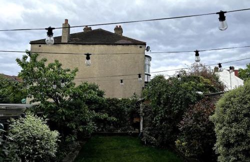 Tulse Hill House | A beautiful and welcoming home and garden