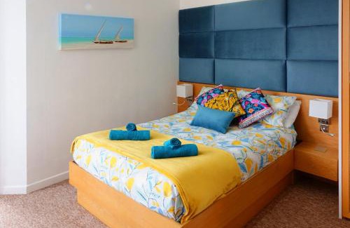 Boscombe Apartment | A Beautiful Apartment with Stunning Sea Views & Private Balcony