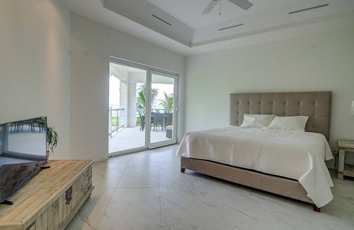 Westwind Apartment | A BEAUTIFUL Beachfront Listing in The Bahamas! 1W