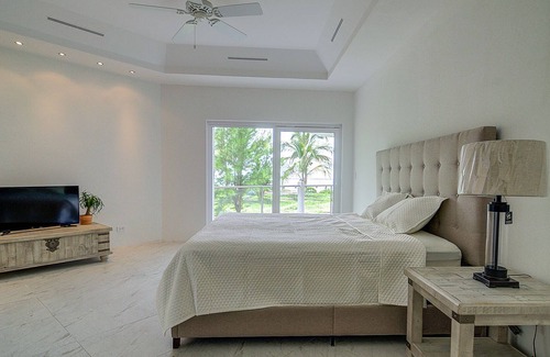 Westwind Apartment | A BEAUTIFUL Beachfront Listing in The Bahamas! 1W