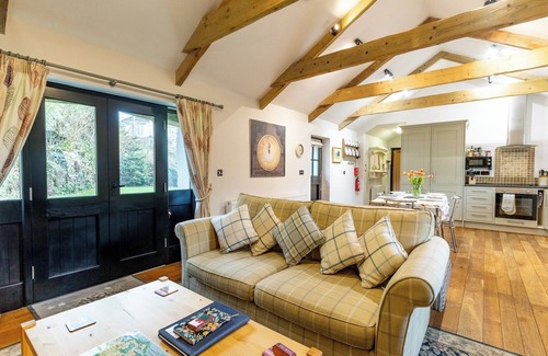 Eglwyswrw Cottage | A beautiful converted Welsh barn perfect for two.