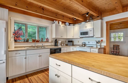 Boothbay House | A Beautiful Get Away on the Coast of Barter's Island