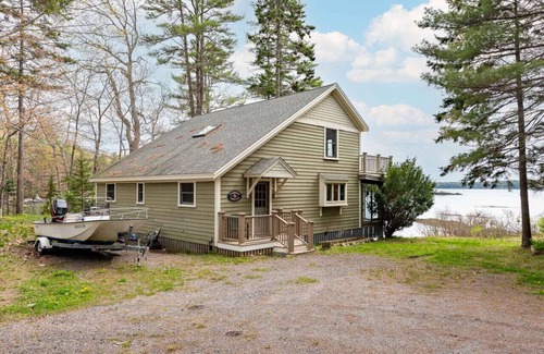 Boothbay House | A Beautiful Get Away on the Coast of Barter's Island