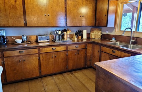 Winthrop House | A Bend in the River Lodge-Sleeps 30, Dog Friendly, Close to Winthrop!