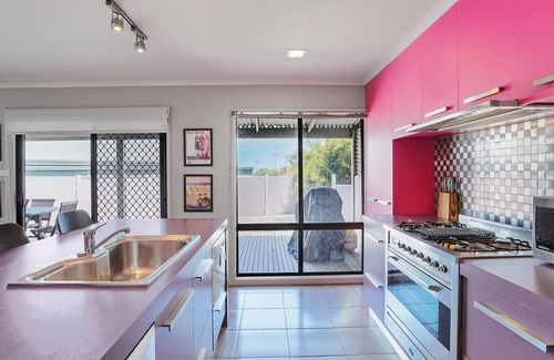 Port Fairy House | A bold & unique pet friendly South Beach home