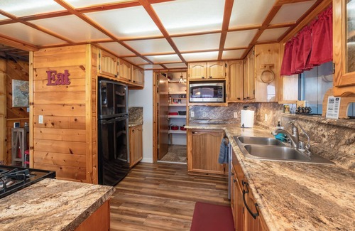 Ahwahnee House | A cabin look house with Dome Room/Spa/Pool/View/Play Set/Game Room/FamilyFun