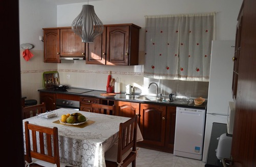 Santa Cruz Ski Chalet | A Casa das Rosas - Santa Cruz