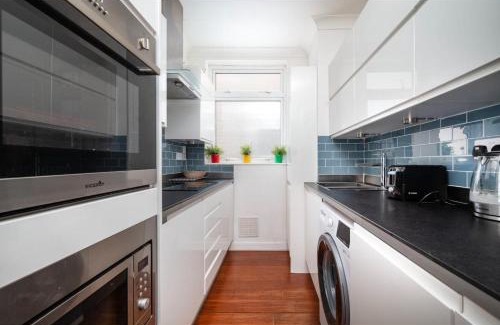 Copers Cope Apartment | A Charming 1BR apartment in Bromley