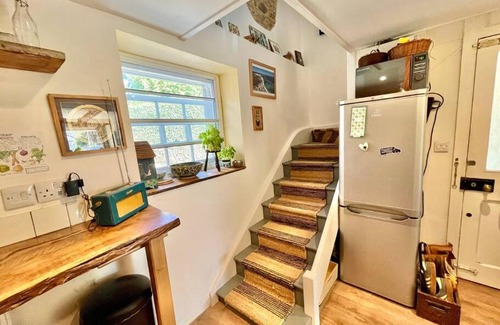 Stratton House | A charming, colourful, country cottage.
