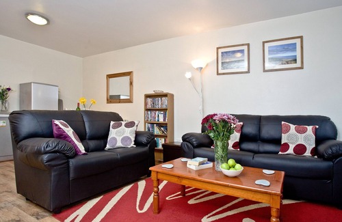 Bridport House | A charming two bedroom cottage perfect for a family break to Dorset.