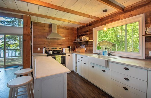 Muskoka Lakes Cottage | A Classic Muskoka Charmer
