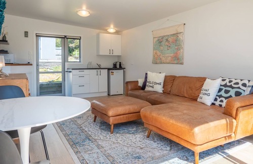 Pohara Cabin | A cosy cabin just a few steps from the beach