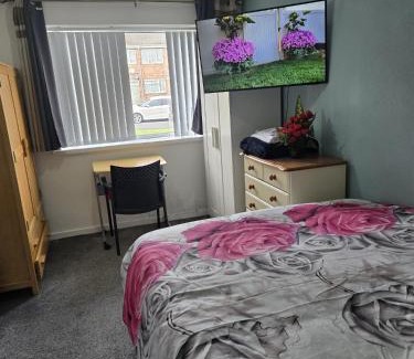 Stonnall House | A cosy room with a king-sized bed & Netflix TV