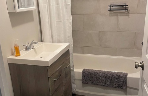 Brantford House | A cozy 3 bedroom house is ideal for your family and pets.