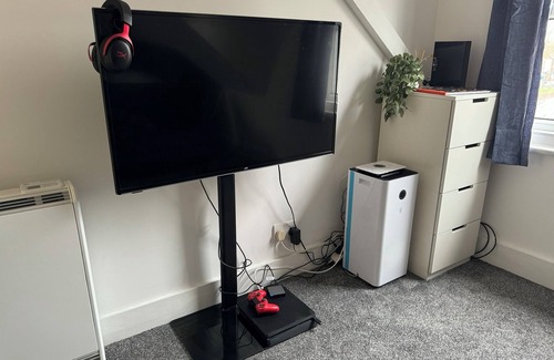 Reading Apartment | A Cozy City Hideaway – 5 Mins to Town & Station!