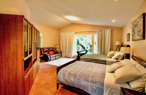 Regional District of Nanaimo House | A cozy forest retreat near the lake, perfect for families or groups.