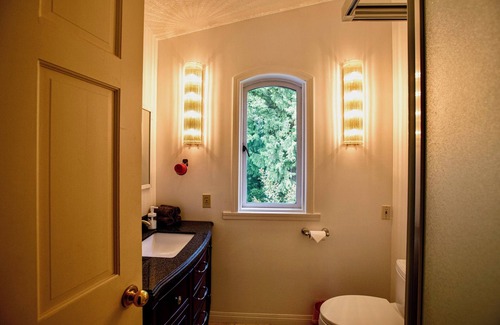 Regional District of Nanaimo House | A cozy forest retreat near the lake, perfect for families or groups.