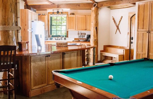 Nebo Apartment | A cozy, romantic cabin perfect for couples.nPets are always welcome, owners too!
