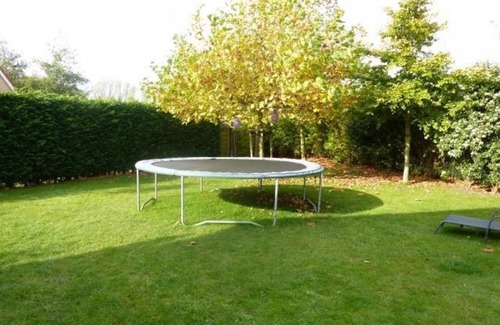 Breskens House | A detached bungalow with a living comfort of about 102m2. The lovely spacious garden surrounding the house of almost 600 m2 gives you privacy and the opportunity to enjoy the sun at any hour of the day.