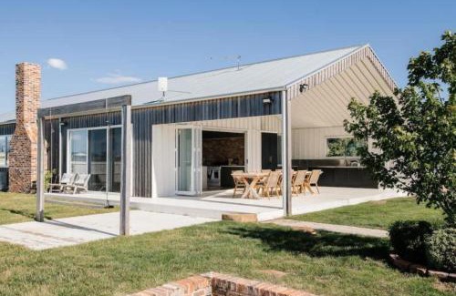 Carrick House | A Farmhouse escape 15 minutes from Launceston