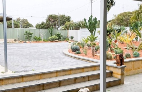 Lancelin House | A Golden Barrel - A spacious Lancelin holiday home.