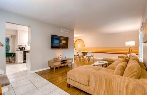 Arvada House | A Great Location Modern Home With A Hot Tub