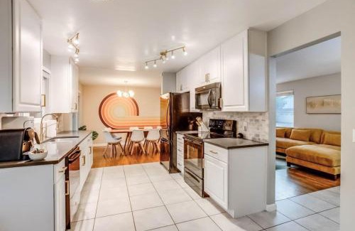 Arvada House | A Great Location Modern Home With A Hot Tub