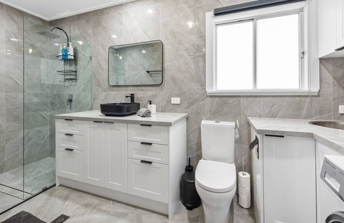 West End House | A Green Space! ~ 3Bed/1Bath /1Car House ~ West End