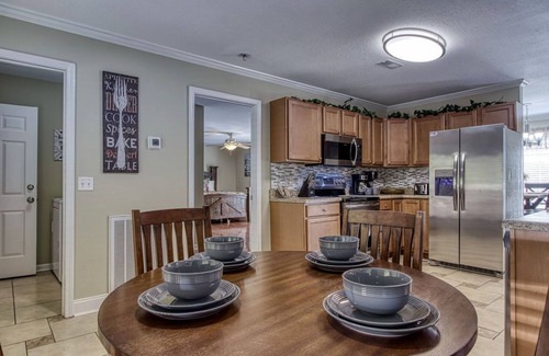 Sevierville Ski Chalet | A Hillside Getaway-FREE attraction tickets for each paid day, Hot Tub, Game Room