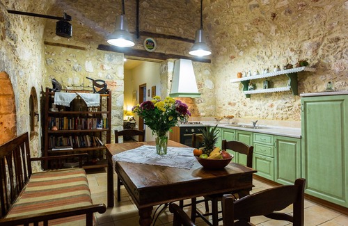 Atsipópoulon Villa | A Historical Monument set in a Traditional Village Next to the Beach & the City!