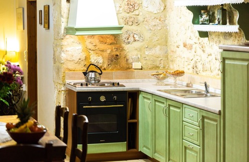Atsipópoulon Villa | A Historical Monument set in a Traditional Village Next to the Beach & the City!