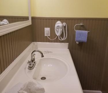 Maggie Valley Hotel | A Holiday Motel - Maggie Valley