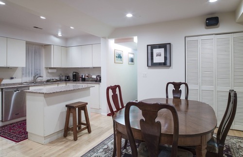 Old Town Triangle House | A home away from home!