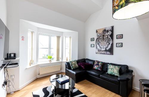 Warrington Apartment | A Jungle in Houston, Warrington, Great Sankey