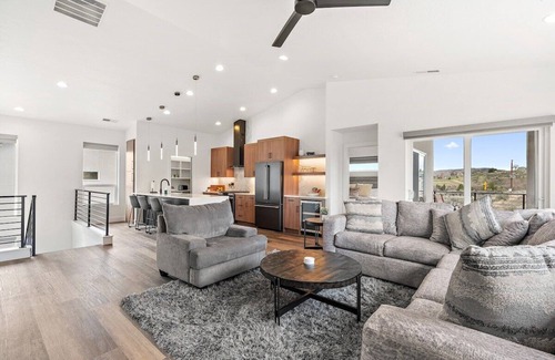 Garden City House | A Lazy Peaceful Retreat with Hills and Bike Park View