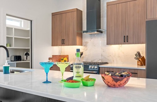 Garden City House | A Lazy Peaceful Retreat with Hills and Bike Park View