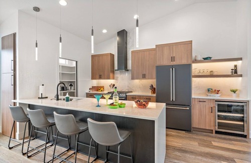 Garden City House | A Lazy Peaceful Retreat with Hills and Bike Park View