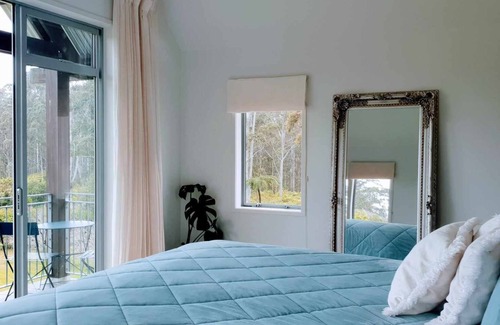 Waipapa Bed & Breakfast | A lovely large home situated in a slice of Paradise!