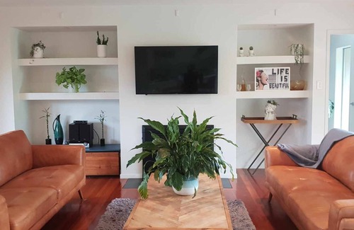 Waipapa Bed & Breakfast | A lovely large home situated in a slice of Paradise!