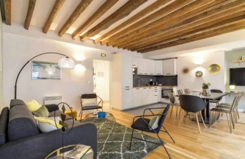 Saint-Germain-l'Auxerrois Apartment | A luxurious haven in the most affluent neighborhood-Madeleine-Vendome