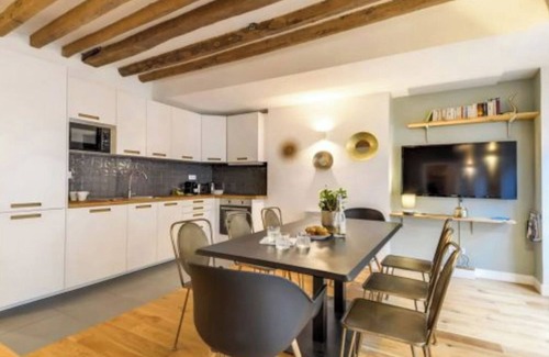 Saint-Germain-l'Auxerrois Apartment | A luxurious haven in the most affluent neighborhood-Madeleine-Vendome