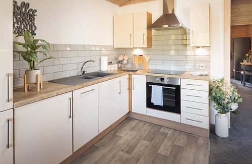 Newton Saint Cyres Cottage | A luxury family lodge with hot tub on the edge of Fingle Glen Golf Course