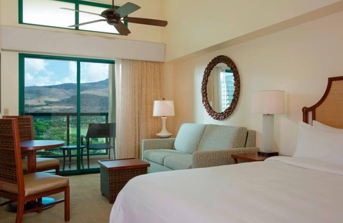 Ko Olina Resort | A luxury guest room in Marriot's Ko Olina Beach Club in Waipahe Place