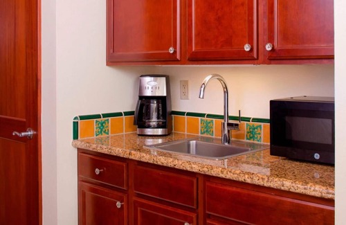 Ko Olina Resort | A luxury guest room in Marriot's Ko Olina Beach Club in Waipahe Place