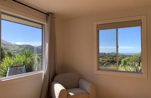 Hapuku House | A Magical place to relax and unwind. Nature on your back door step on 5 acres.