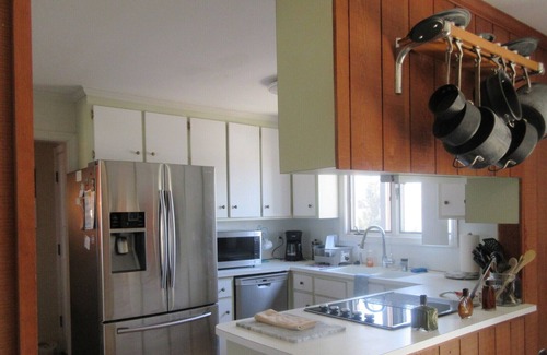Buckroe Beach House | A MINI PARADISE-"THE FRISKY DOLPHIN"PRIVATE BEACH- 3BED, 2BATH!