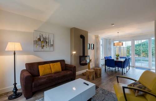 Oostkapelle House | A modern, attractive holiday home for the whole family, quietly located within walking distance of the center