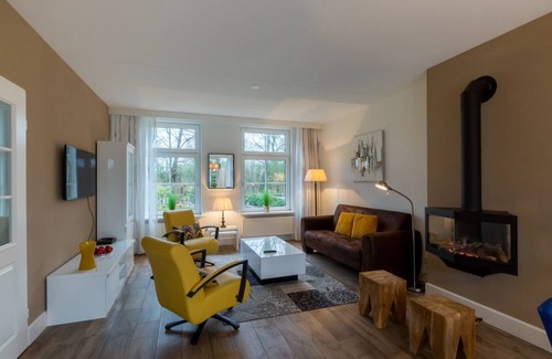 Oostkapelle House | A modern, attractive holiday home for the whole family, quietly located within walking distance of the center